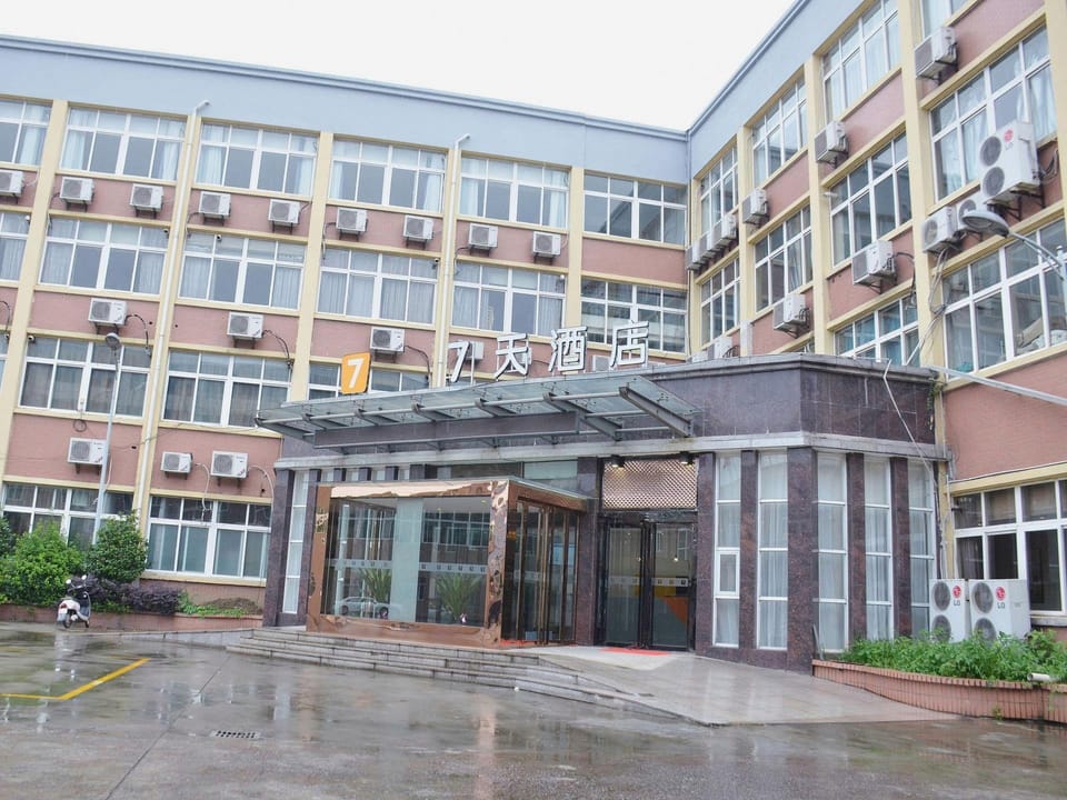7 Days Inn (Huzhou Yuyue Branch) Hotel in Hangzhou