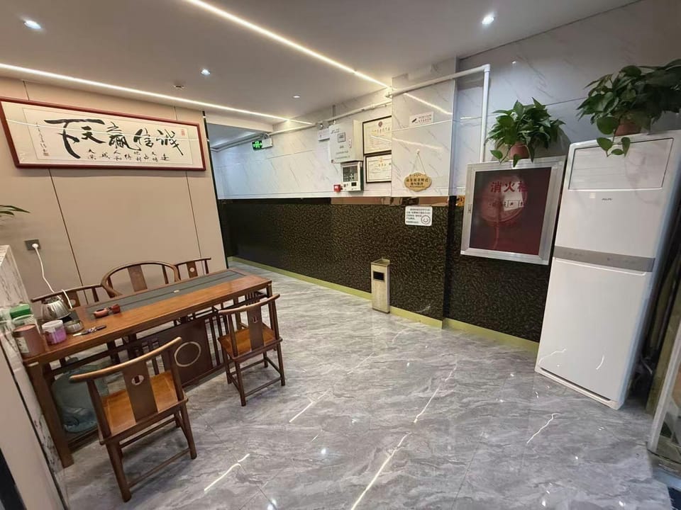 Rome Holiday Business Hotel (Duji Longhu Industrial Park Branch) Hotel in Jiangsu