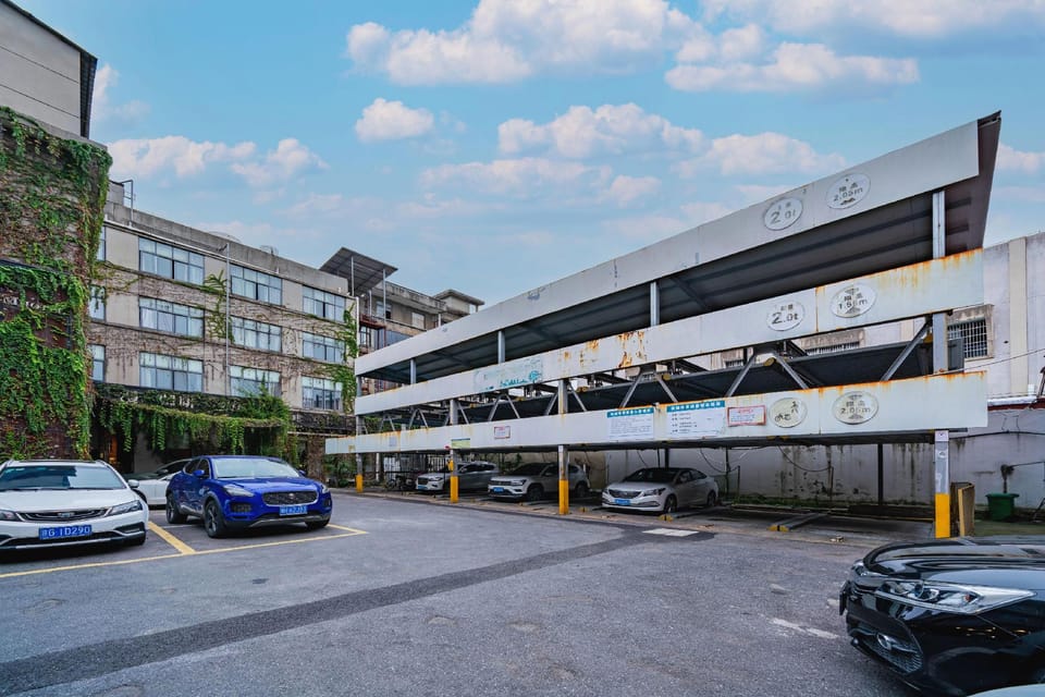 Jianman Hotel (Longyou Dananmen Historical District Branch) Hotel in Zhejiang