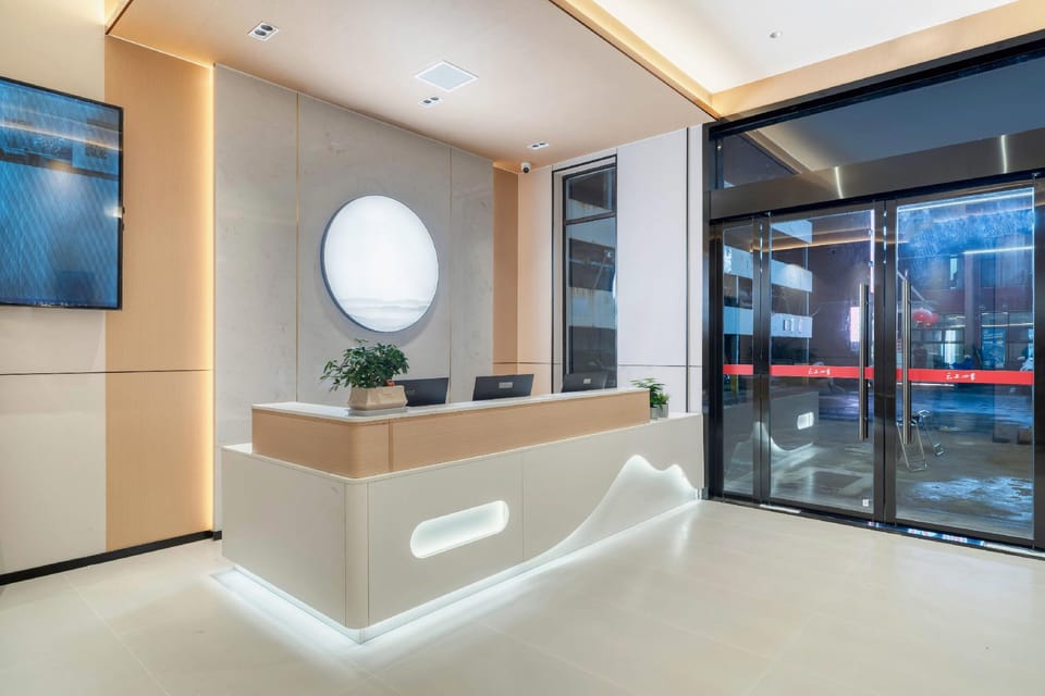 Jianman Hotel (Longyou Dananmen Historical District Branch) Hotel in Zhejiang