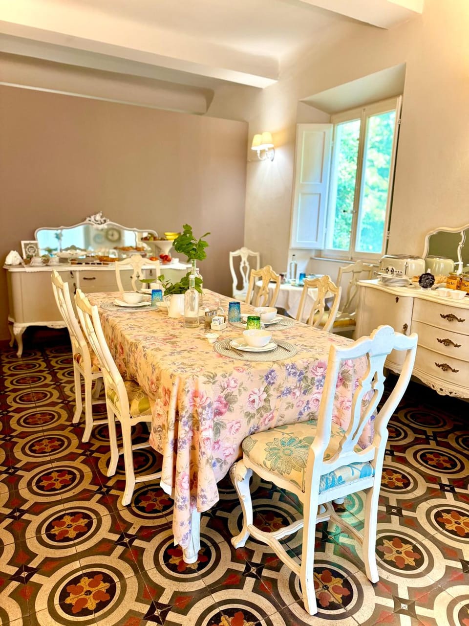 Villa La Dogana B&B di Charme - Historic Villa with a beautiful garden - private parking Hotel in Lucca