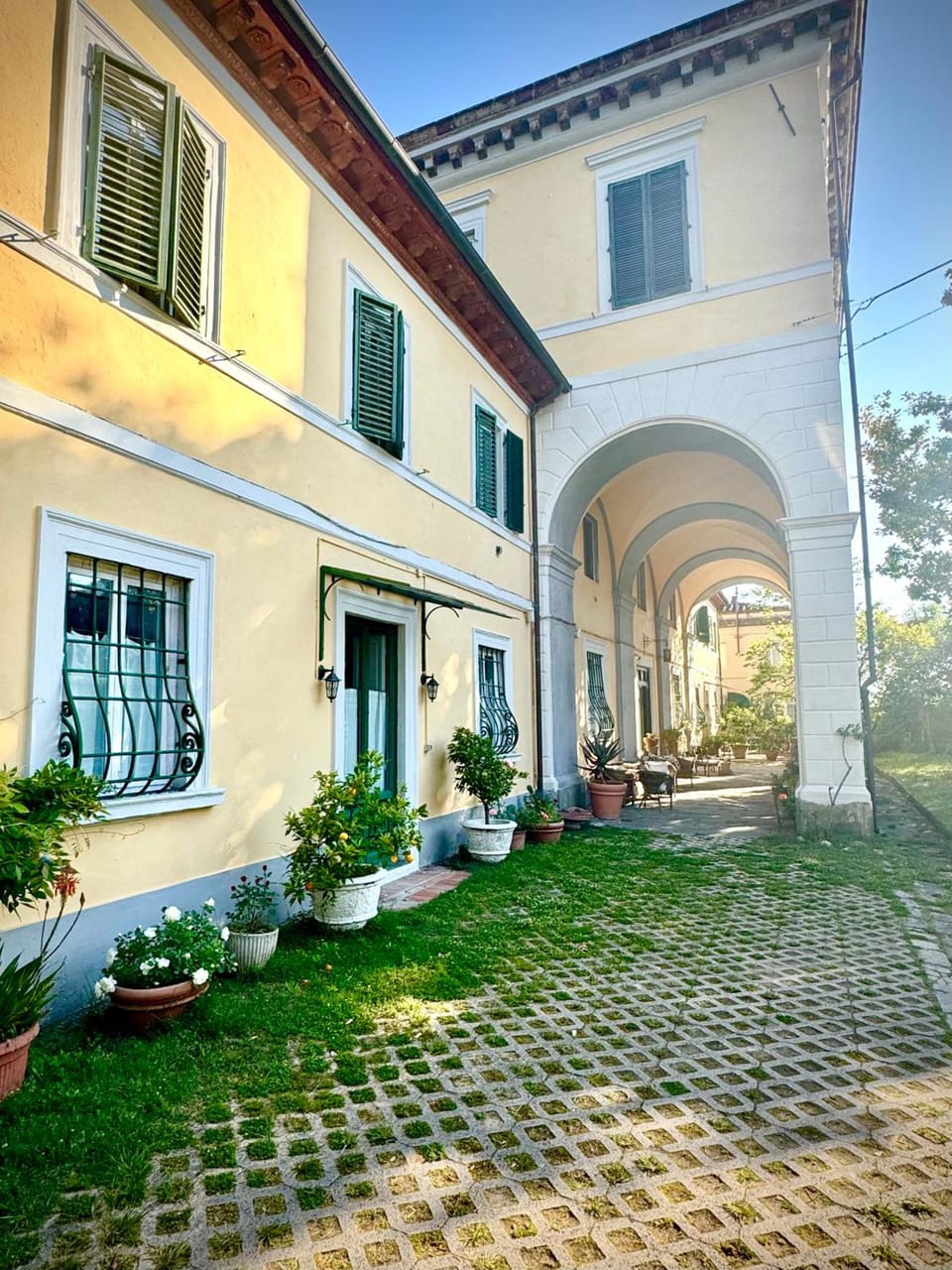 Villa La Dogana B&B di Charme - Historic Villa with a beautiful garden - private parking Hotel in Lucca