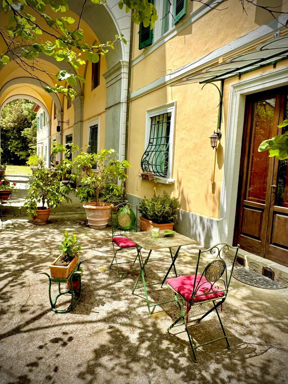Villa La Dogana B&B di Charme - Historic Villa with a beautiful garden - private parking Hotel in Lucca