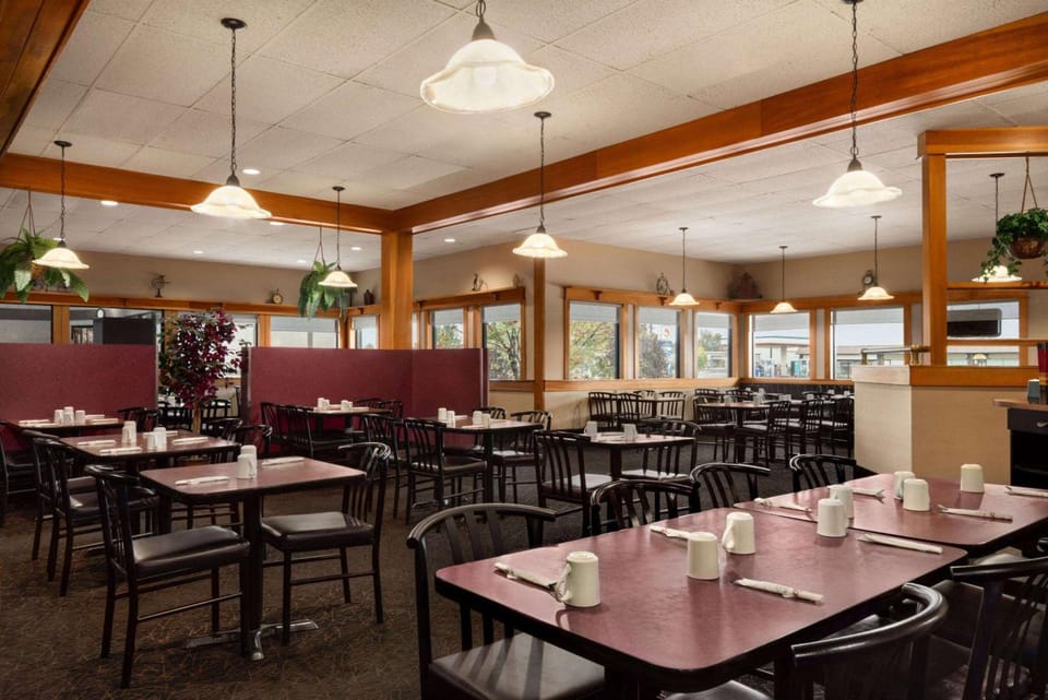 Travelodge by Wyndham Brandon Hotel in Brandon