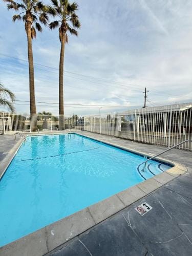 Cinderella Motel Hotel in Hollister