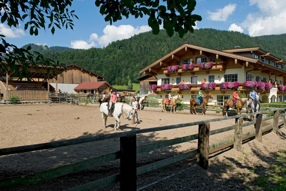 Gasthaus Mitterjager Inn in Salzburgerland