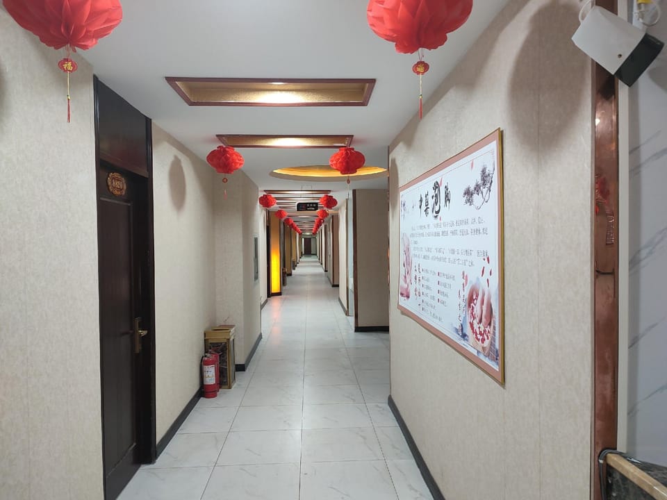 Jiuzhou Business Hotel (Yizheng Pedestrian Street Branch) Hotel in Nanjing