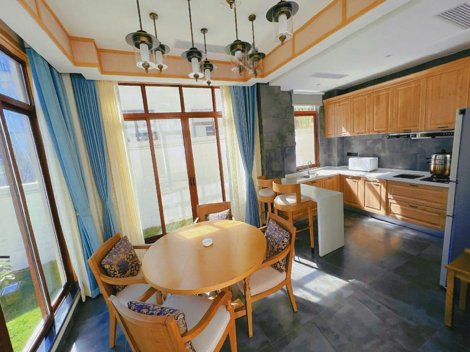 Hanshe Hot Spring Resort B&B Hotel in China