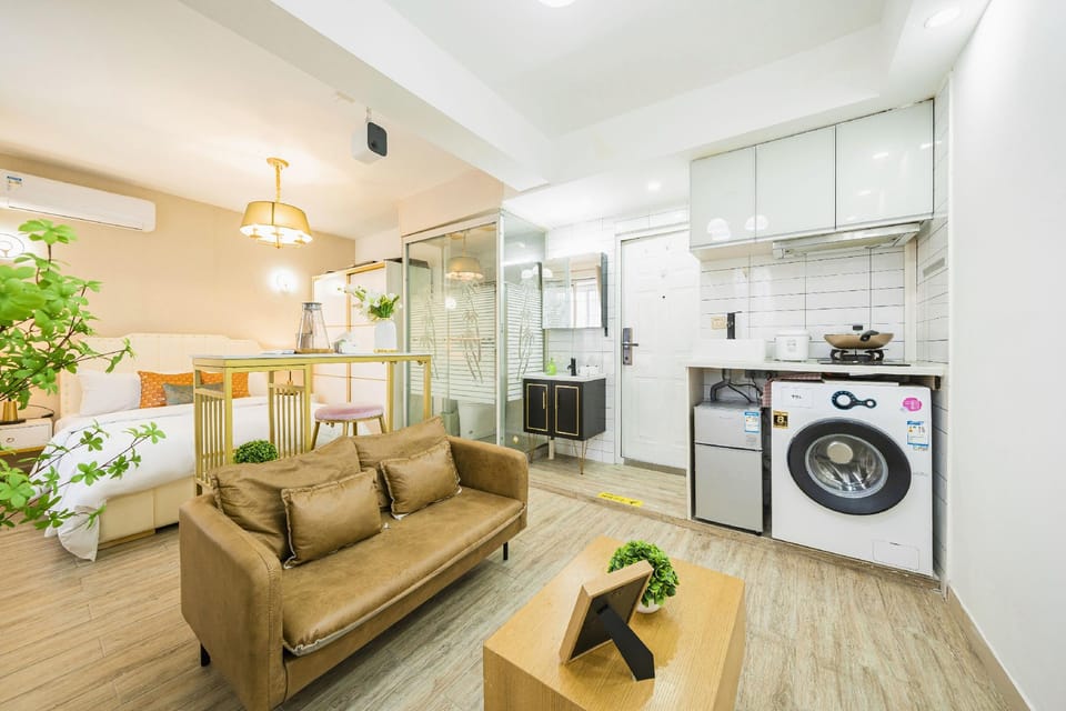 Flower House Apartment (Shanghai Hongqiao Railway Station Branch) Hotel in Shanghai