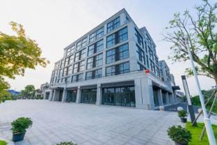 Haining Jianshan Qihu Yuansu Hotel in Zhejiang