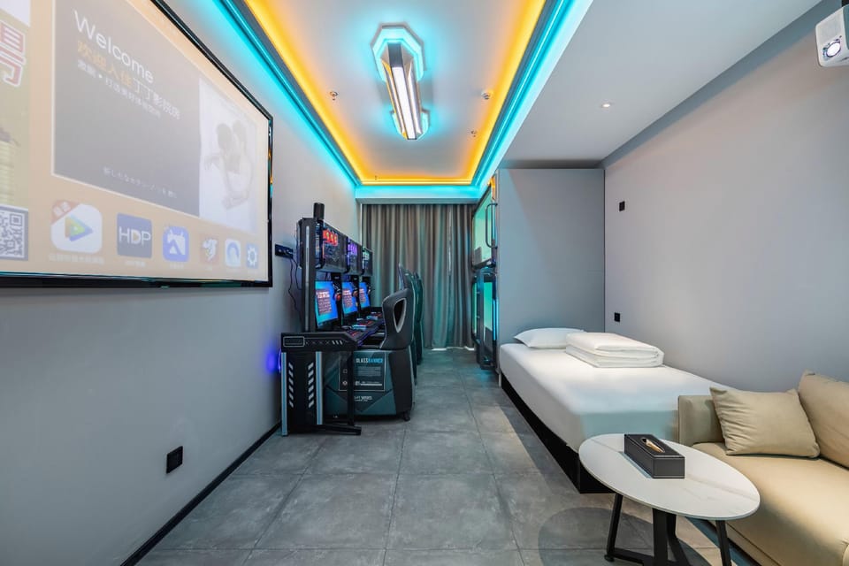 Weikai Esports Hotel (Shanghai Hongqiao Hub Longhu Tianjie Branch) Hotel in Shanghai