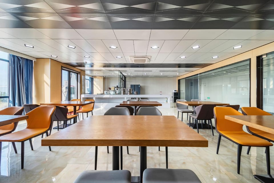Jinman Hotel (Jiaxing Haiyan College Branch) Hotel in Zhejiang