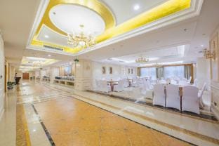 Vienna International Hotel (Yushan Sanqing Square) Hotel in Zhejiang