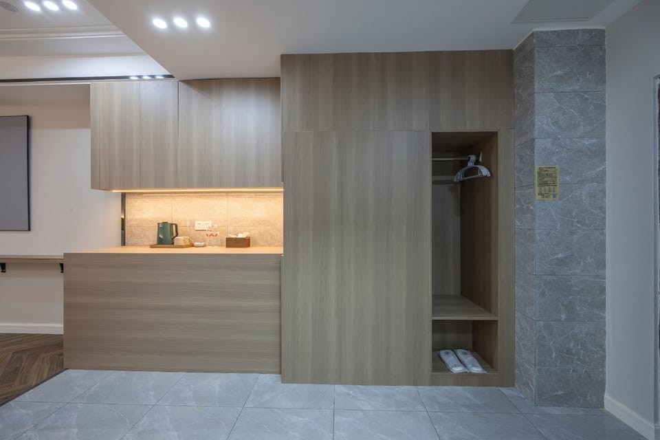 Karl Benz Serviced Apartments (Hangzhou Bay Century Golden Resources Shopping Center Branch) Hotel in Zhejiang