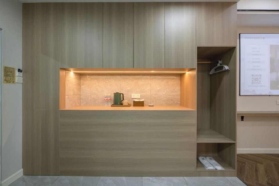 Karl Benz Serviced Apartments (Hangzhou Bay Century Golden Resources Shopping Center Branch) Hotel in Zhejiang