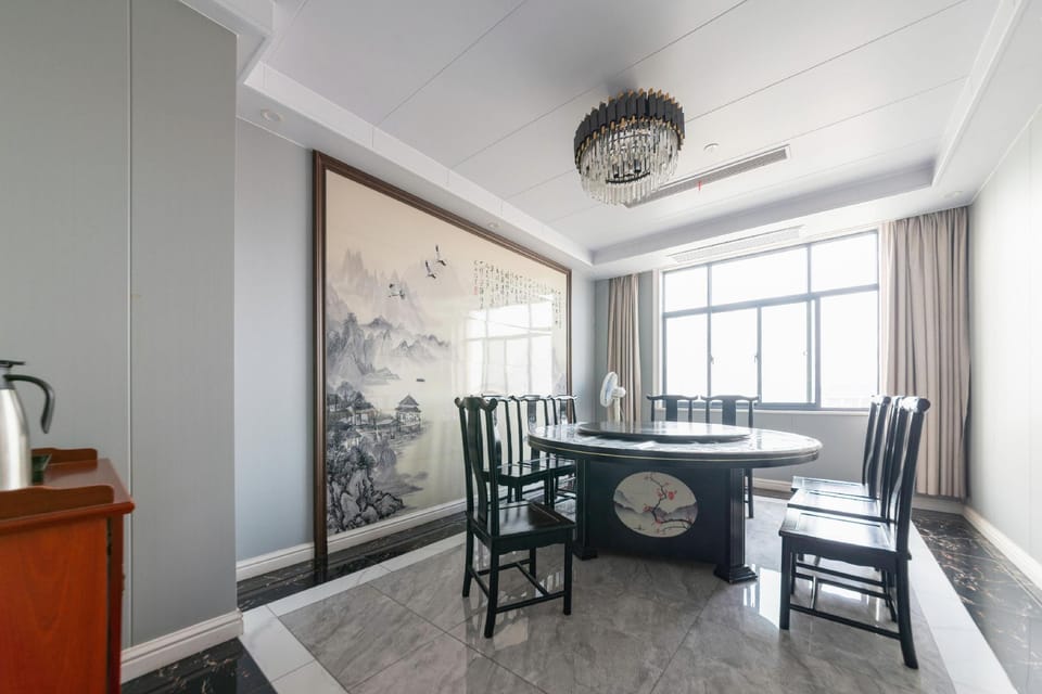 Platinum Bay Holiday Hotel (Wuhu Nanling Riverside Park Branch) Hotel in Zhejiang
