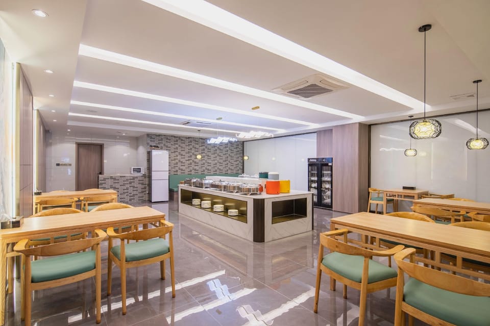 Qingmu Platinum Hotel (Nanjing Pukou Youth Olympic Sports Park Wende Road Metro Station Branch) Hotel in Nanjing
