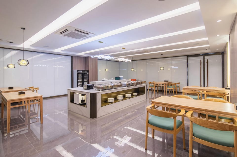 Qingmu Platinum Hotel (Nanjing Pukou Youth Olympic Sports Park Wende Road Metro Station Branch) Hotel in Nanjing