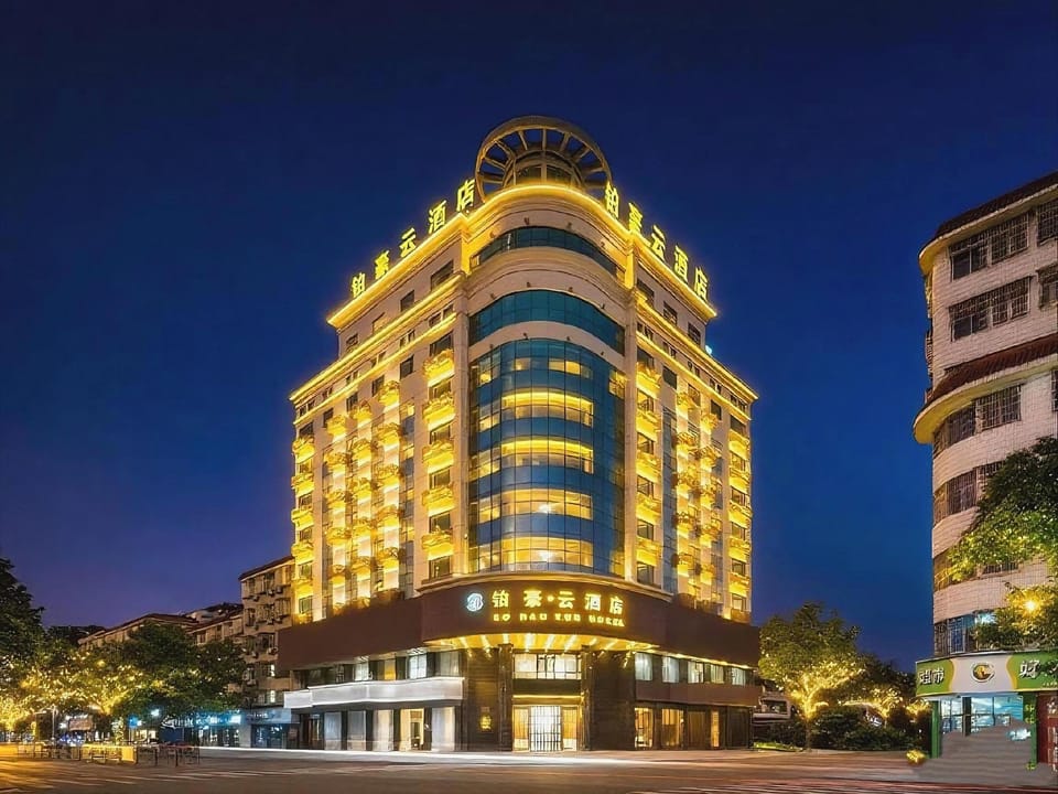 Platinum Cloud Designer Luxury Hotel (Dongyang City Center People's Road Metro Station Branch) Hotel in Hangzhou