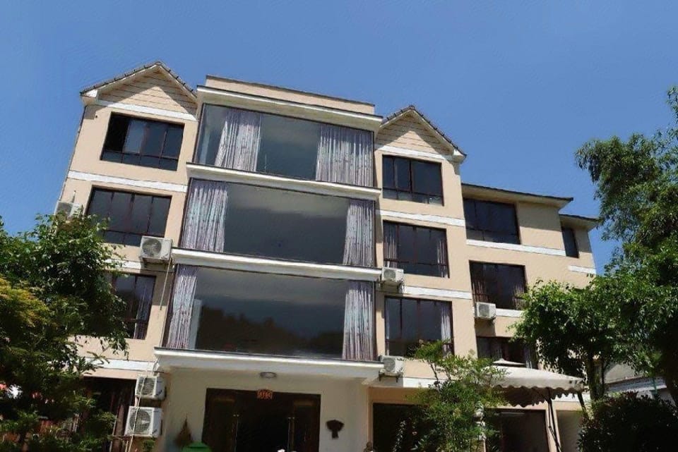 Lakeside Courtyard Hotel in Hangzhou