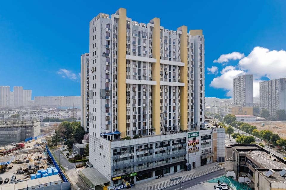 British Hotel (Longhua Road Metro Station Branch) Hotel in Nanjing