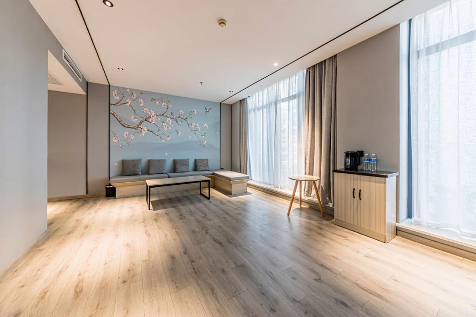 Huayang Xinfulong Hotel (Zhuji High-speed Railway Station Branch) Hotel in Hangzhou