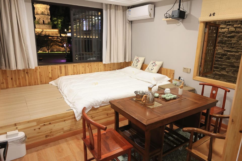 I built my hut at the Human Realm Inn Hotel in Zhejiang