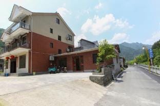 Hangzhou Longjingxia Lilong Farmhouse Hotel in Hangzhou