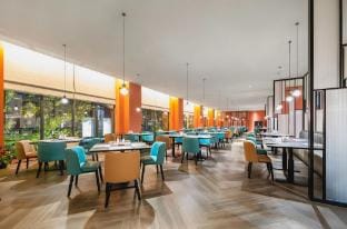 180 meters northwest of the intersection of Yaohu Road and Chayuan Road，Zhangzhu, Yixing Hotel in Jiangsu