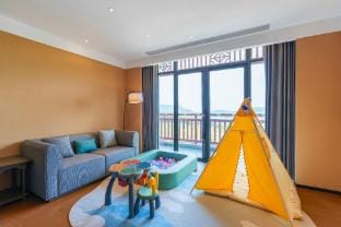 180 meters northwest of the intersection of Yaohu Road and Chayuan Road，Zhangzhu, Yixing Hotel in Jiangsu