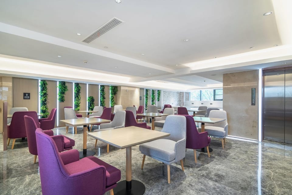 Lavande Hotel (Nanjing University of Technology Metro Station Baolong Plaza) Hotel in Nanjing