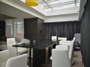Taizhou Skyscraper Chao Hotel (Huangyan Jiufeng Park) Hotel in Zhejiang