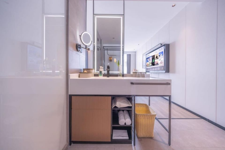 Atour Hotel Nanjing Jiangning University Town Hushan Road Hotel in Nanjing