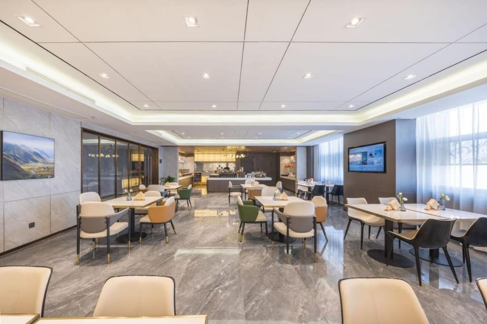 Atour Hotel Nanjing Jiangning University Town Hushan Road Hotel in Nanjing