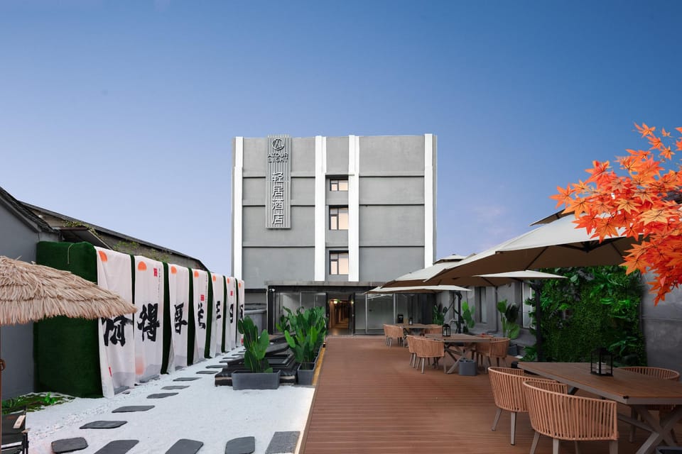 Atour Light Hotel Hangzhou West Lake Lakeside Qinghefang Hotel in Hangzhou