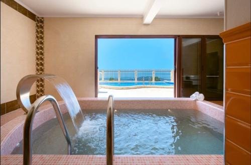 Sunbreeze Delux Vilas Hotel in Budva Municipality
