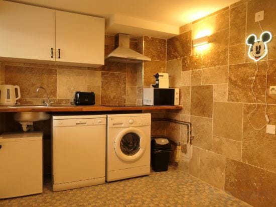 Family apartment by the Marne River – Pool, garden & free parking near Disneyland Hotel in Île-de-France