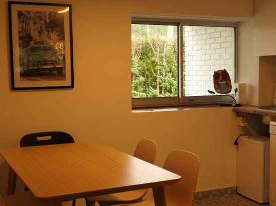 Family apartment by the Marne River – Pool, garden & free parking near Disneyland Hotel in Île-de-France