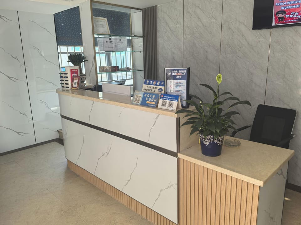 Jin Hui Business Hotel (Beilun Hongji Plaza Branch) Hotel in Zhejiang