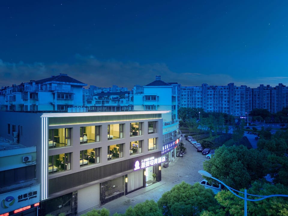 ReMAX Esports Hotel (Ningbo Beilun Xiaogang Branch) Hotel in Zhejiang
