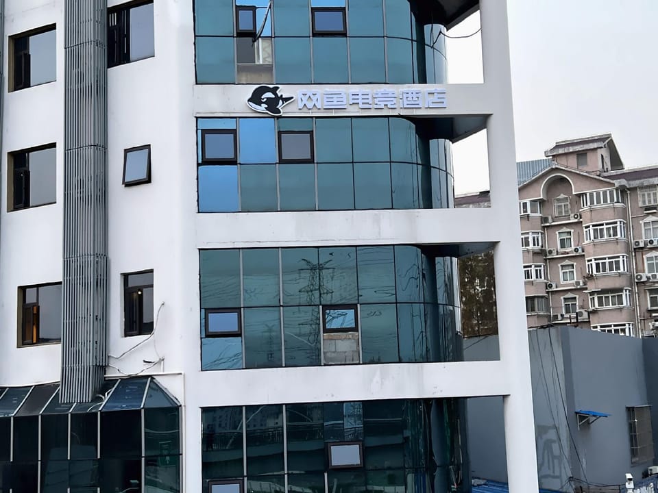 WanYoo Esports Hotel (Shanghai Caohejing Hongmei Road Metro Station Branch) Hotel in Shanghai