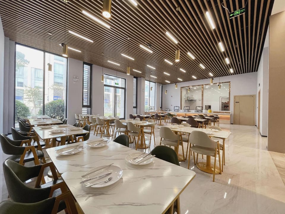 StarWorld Mega Hotel (Shanghai Lingang New City Branch) Hotel in Shanghai
