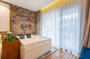 Floral Hotel·Longquan Hongdoulin Hotel (Longquan City Branch) Hotel in Zhejiang