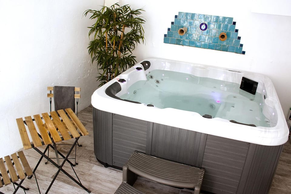 Maison Saint Louis avec Jacuzzi Hotel in Besse-sur-Issole