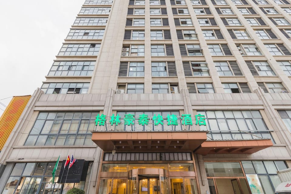 Four Seasons Smart Hotel (Zhangpu Town Center Branch, Kunshan) Hotel in Shanghai