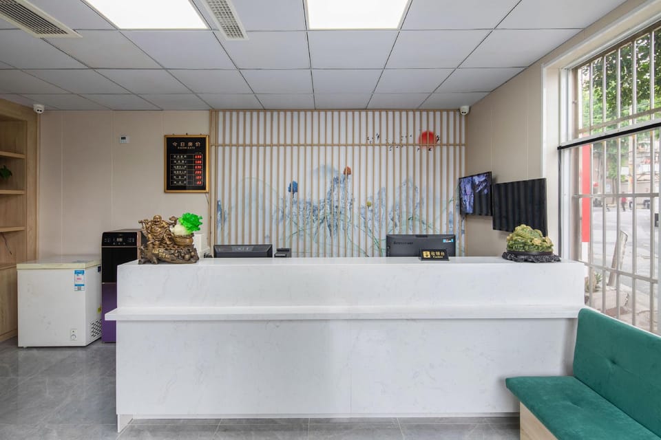 Qingfeng Hotel (Nanjing Hongshan Zoo Railway Station) Hotel in Nanjing