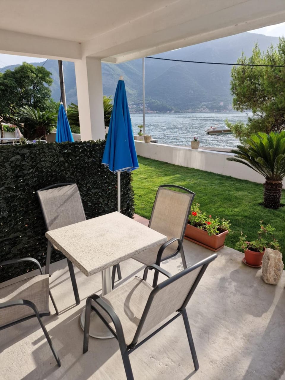 Waterfront Apartment Petrovina Hotel in Dobrota