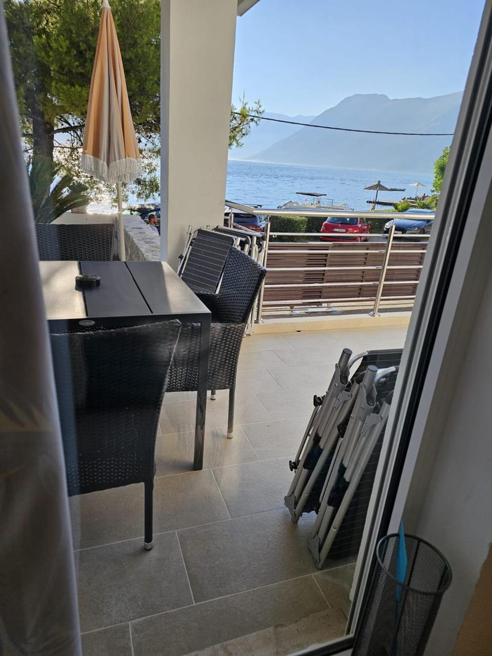 Waterfront Apartment Petrovina Hotel in Dobrota