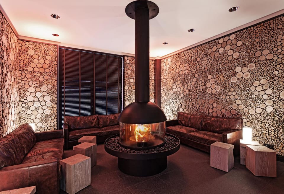 Shared lounge/TV area