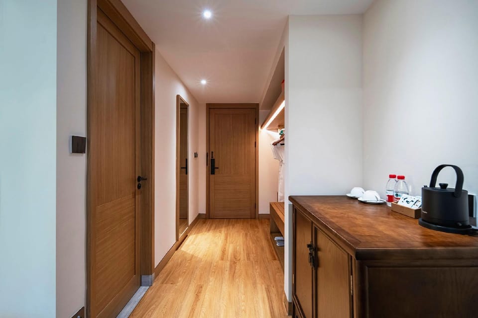 Yanguan Chaozhou Music City Water Sound Inn Hotel in Hangzhou